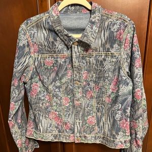 Reversible denim jacket from Venus. Floral and plain denim. Size Large